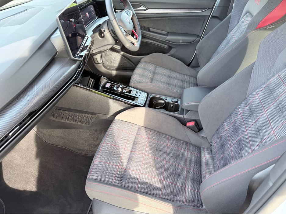 2025 Volkswagen Golf - image 20