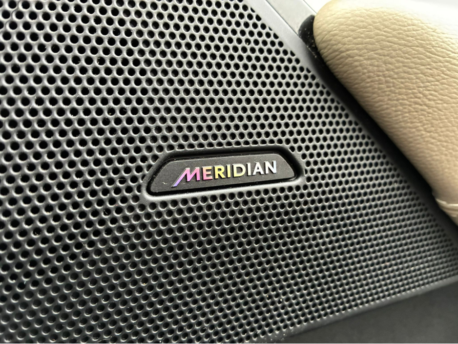 2018 Land Rover Range Rover Velar - image 16