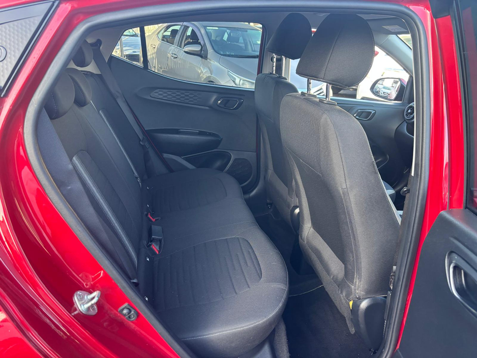 2023 Hyundai i10 - image 3