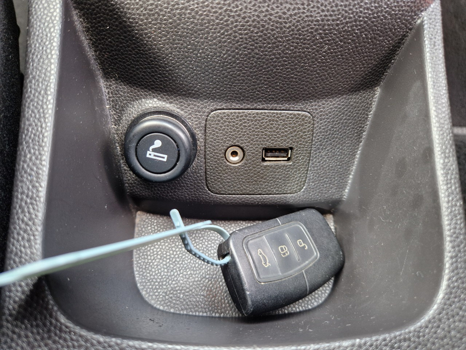 2016 Ford Fiesta - image 36