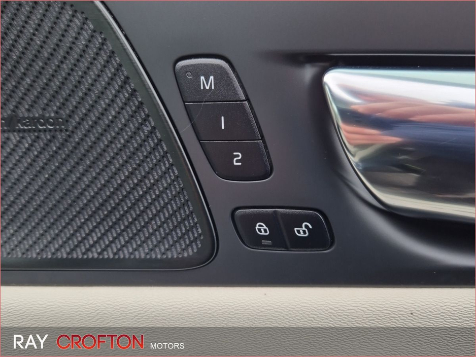 2020 Volvo XC60 - image 23