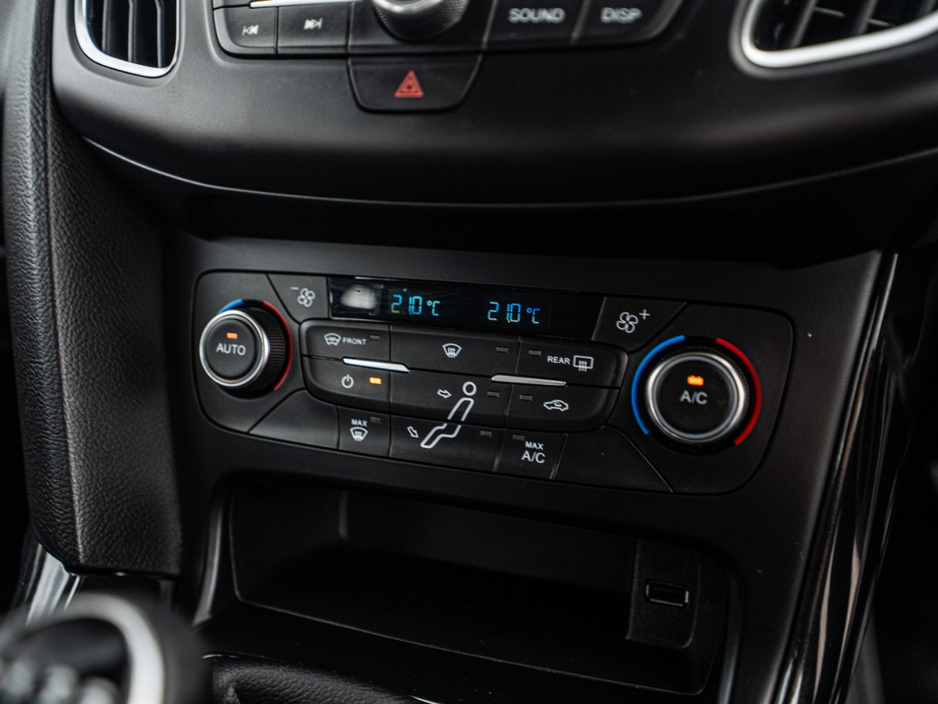 2016 Ford Focus - image 29