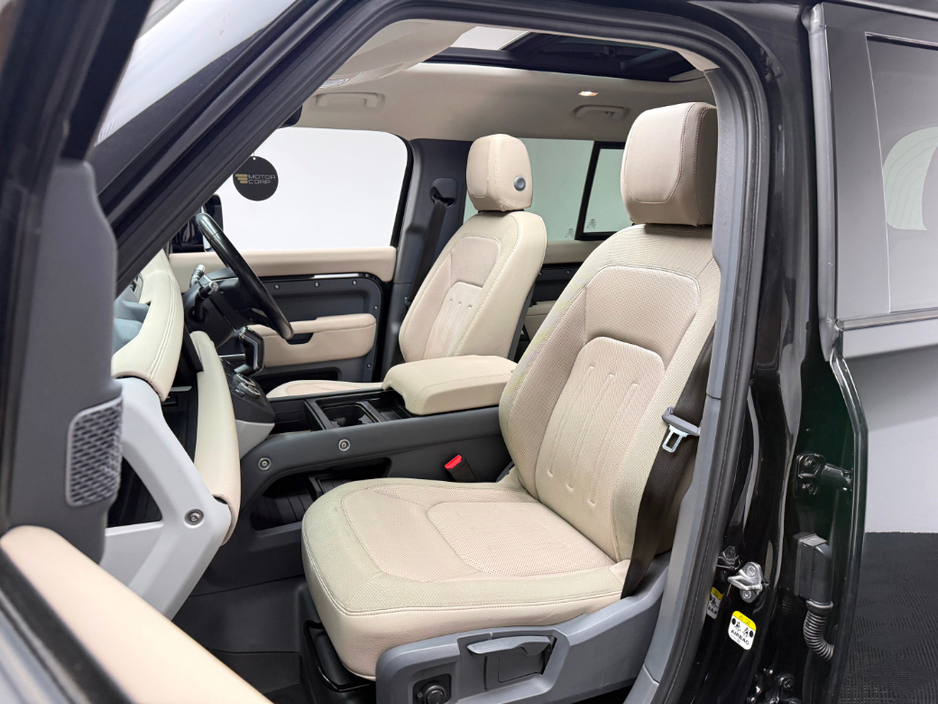2020 Land Rover Defender - image 17