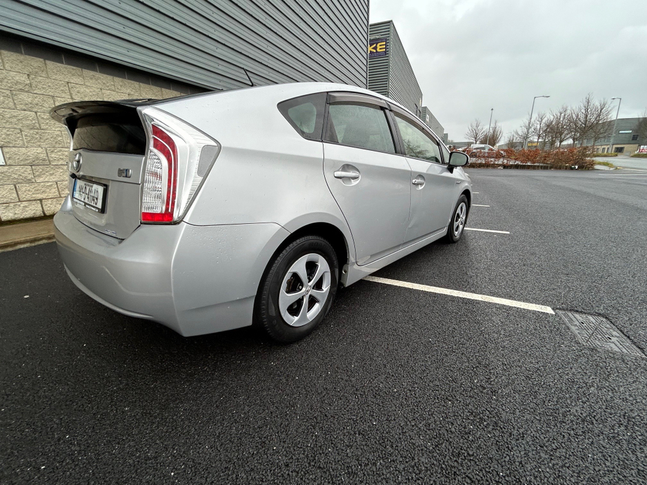 2014 Toyota Prius - image 6