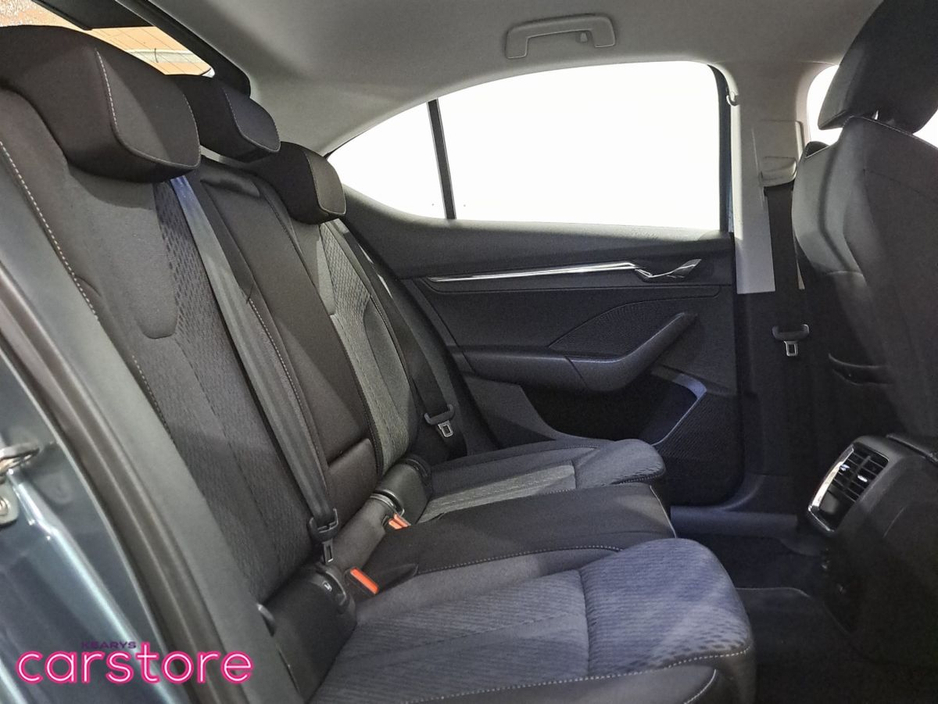 2021 Skoda Octavia - image 13