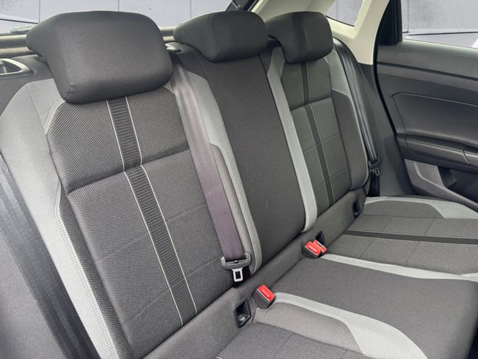 2018 Volkswagen Polo - image 12