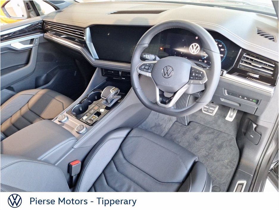 2026 Volkswagen Touareg - image 2