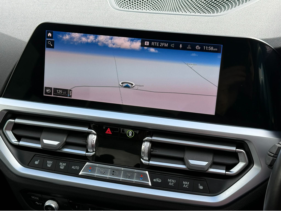 2022 BMW 3 Series - image 15