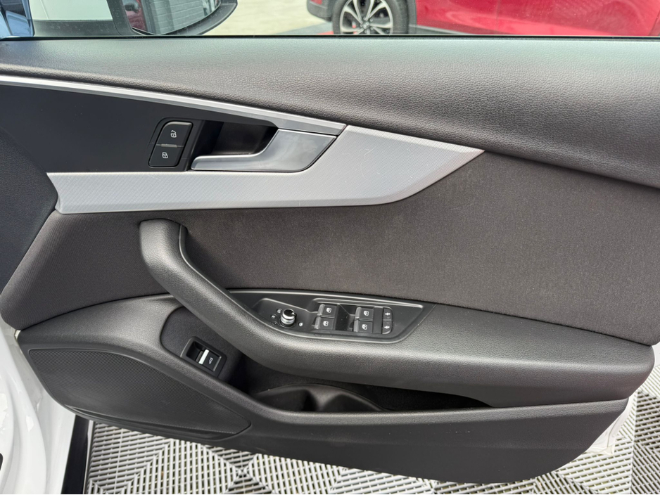 2017 Audi A4 - image 28