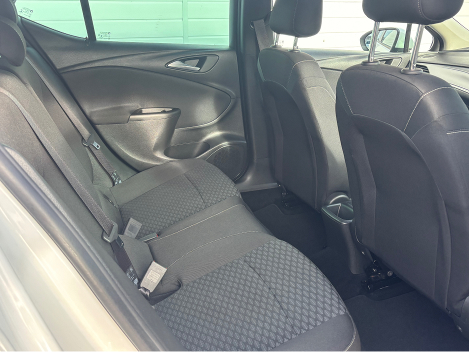 2021 Opel Astra - image 7