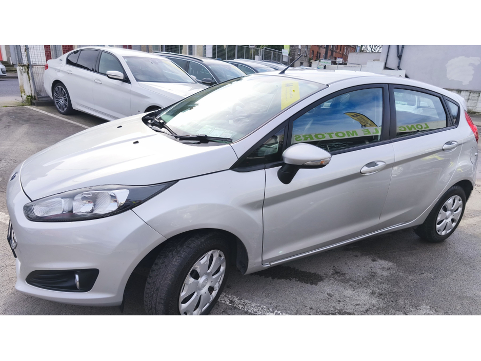 2017 Ford Fiesta - image 4