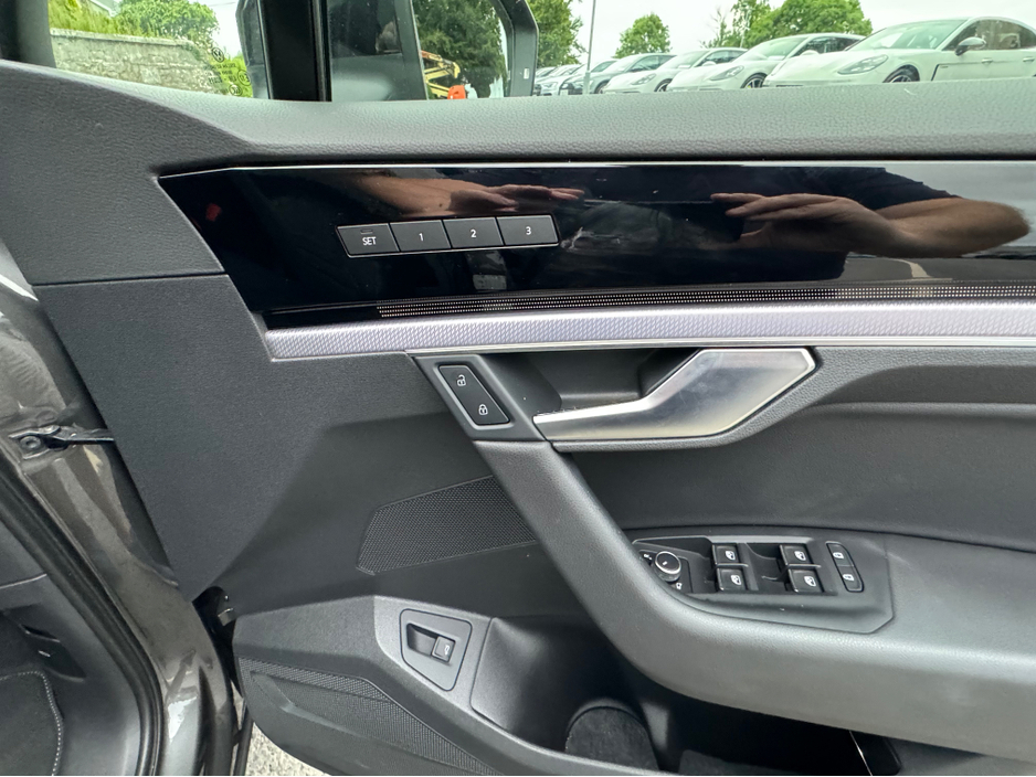 2024 Volkswagen Touareg - image 19