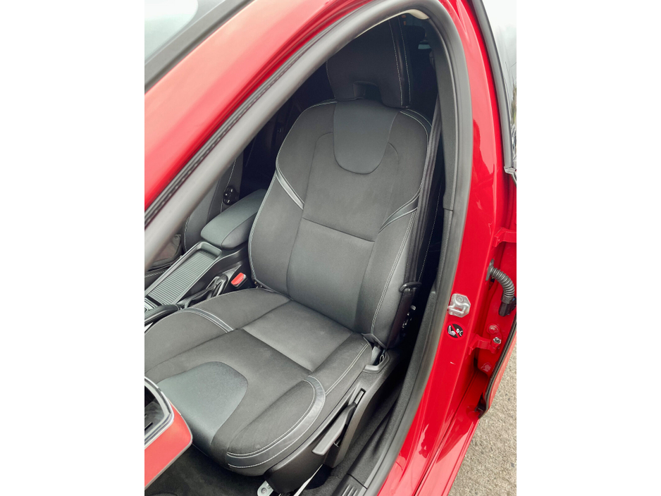 2017 Volvo V40 - image 17