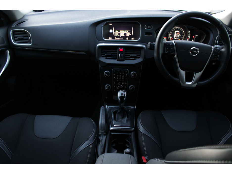 2017 Volvo V40 2.0D4 MOMEMTUM EDITION 180HP 5DR HATCHBACK AUTOMATIC // HUGE SPEC // 1 OWNER CAR WITH 112,355 KM'S // WELL WORTH VIEWING // BUY WITH CONFIDENCE AA AND SIMI APPROVED DEALER 2026 // FINANCE ARRANGED // €15,950