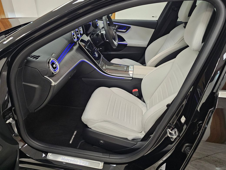 2025 Mercedes-Benz C Class PREMIUM // BLACK WITH IVORY €58,950