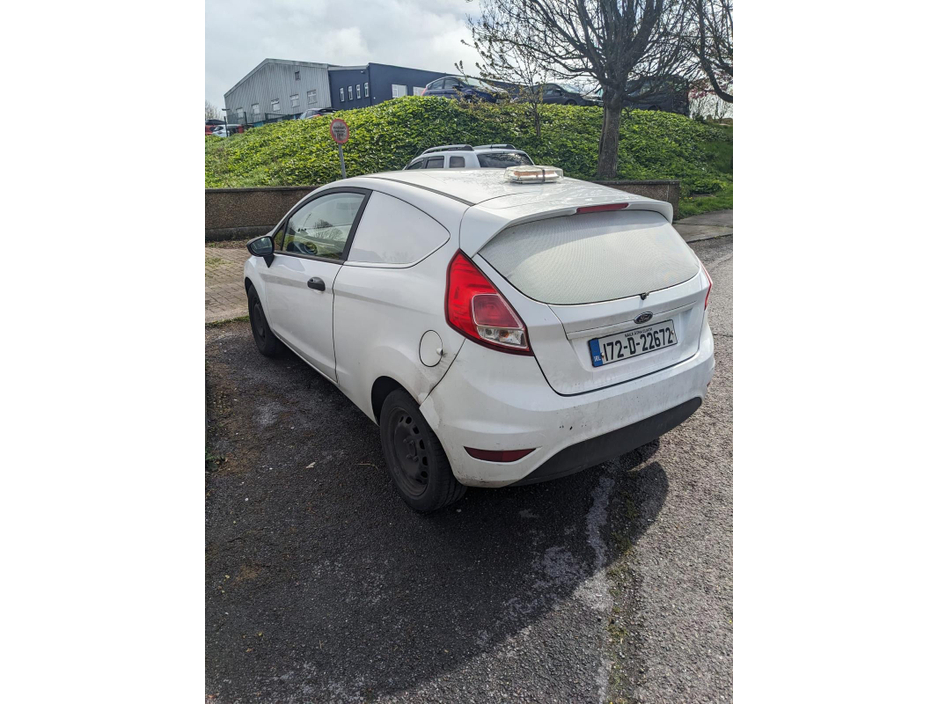 2017 Ford Fiesta - image 4