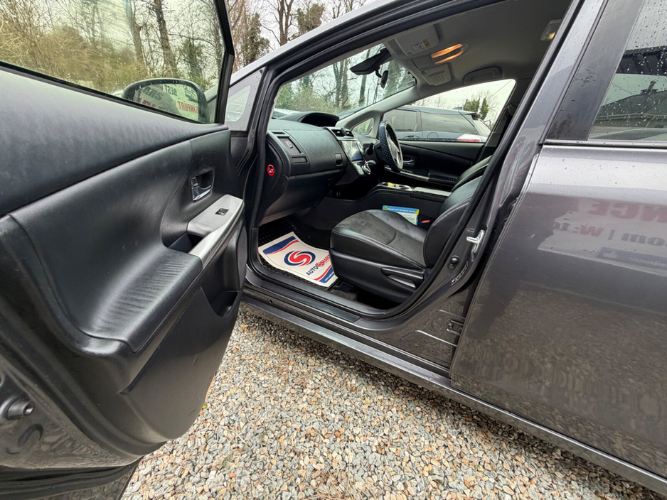 2016 Toyota Prius - image 16