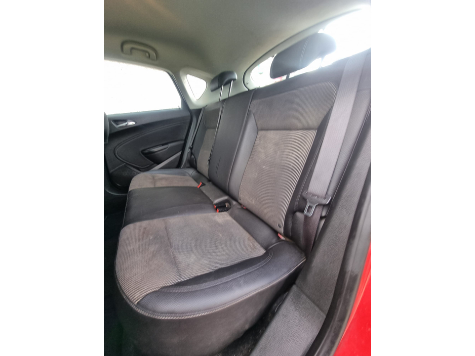 2013 Opel Astra - image 17