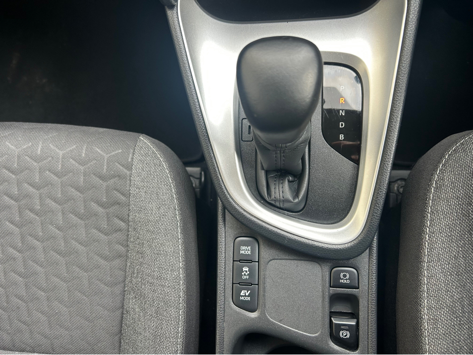 2023 Toyota Yaris Cross - image 11