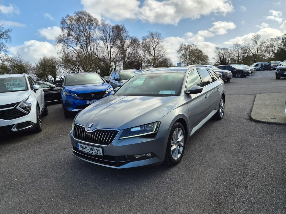 2019 Skoda Superb - image 7
