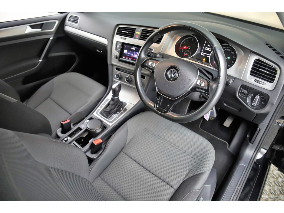 2015 Volkswagen Golf - image 13