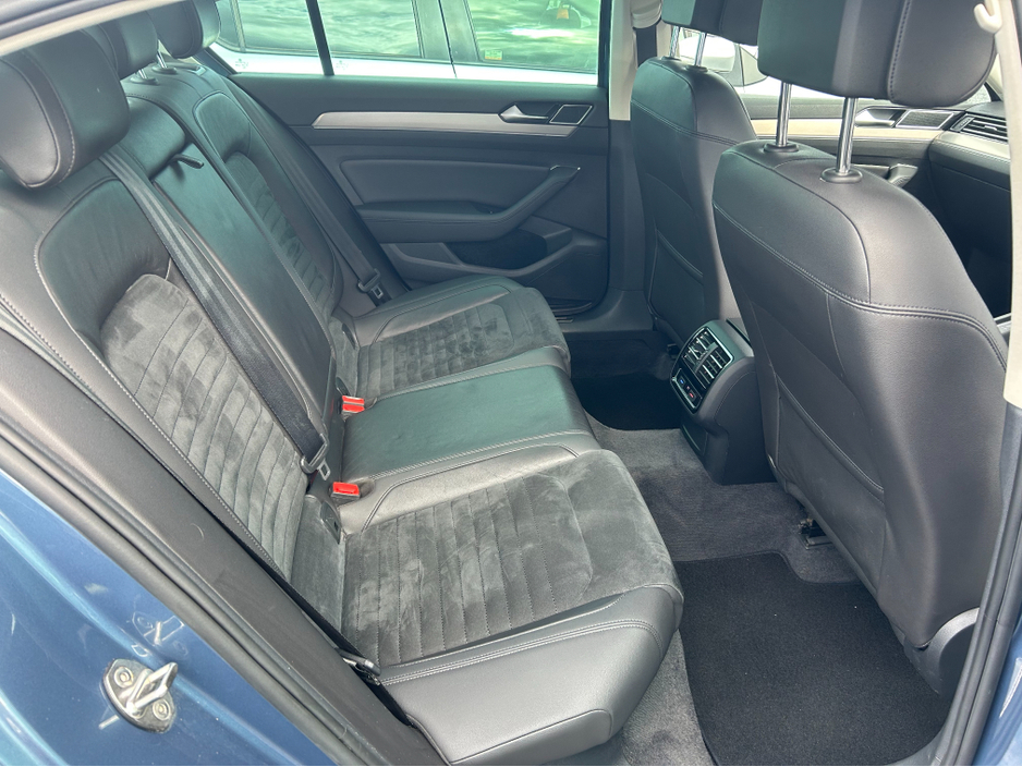 2015 Volkswagen Passat - image 8