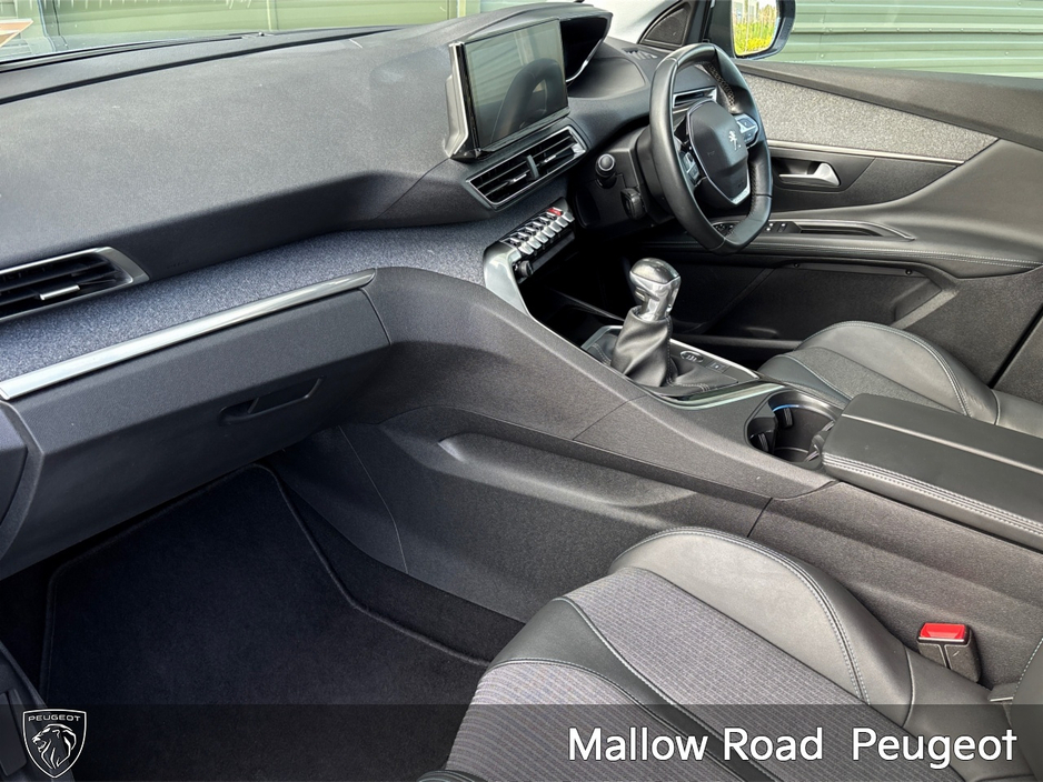 2021 Peugeot 3008 - image 7