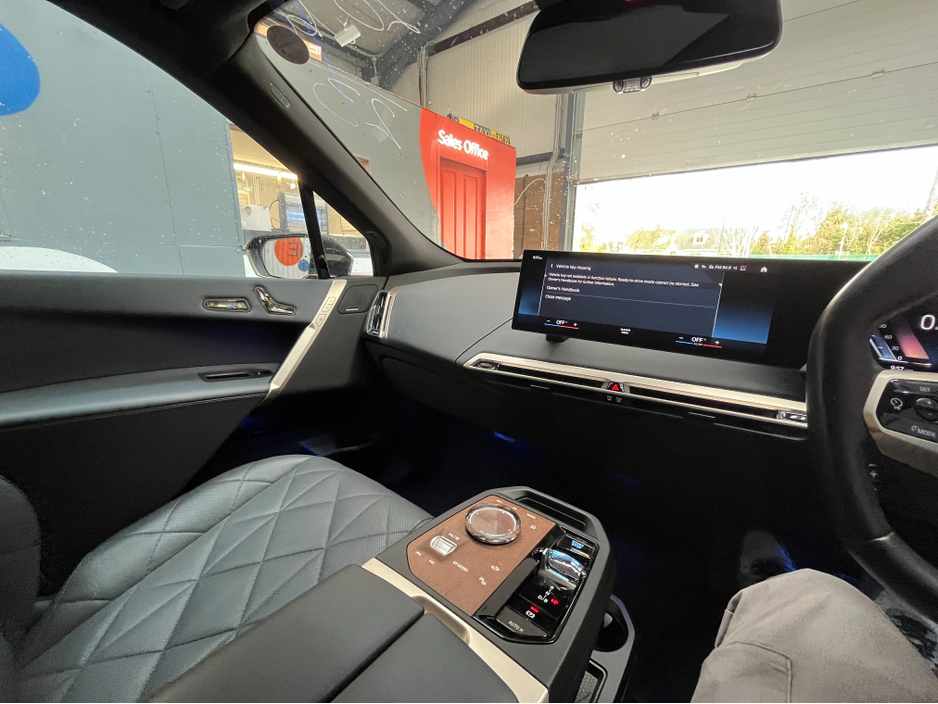 2023 BMW iX - image 19