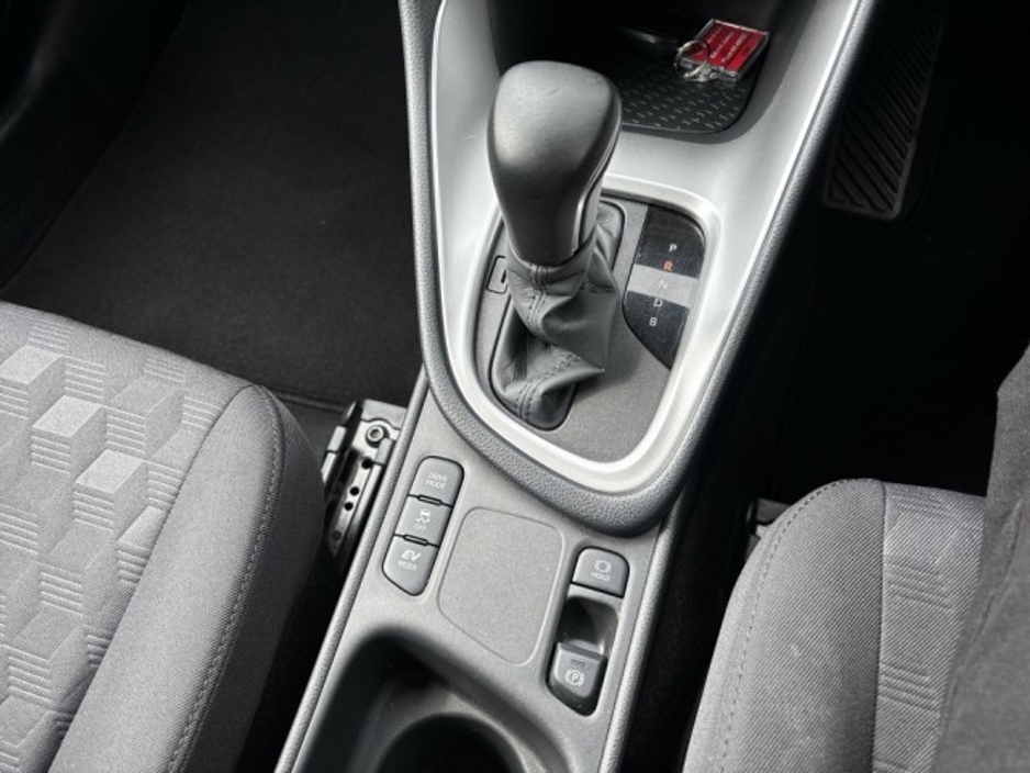 2024 Toyota Yaris - image 14