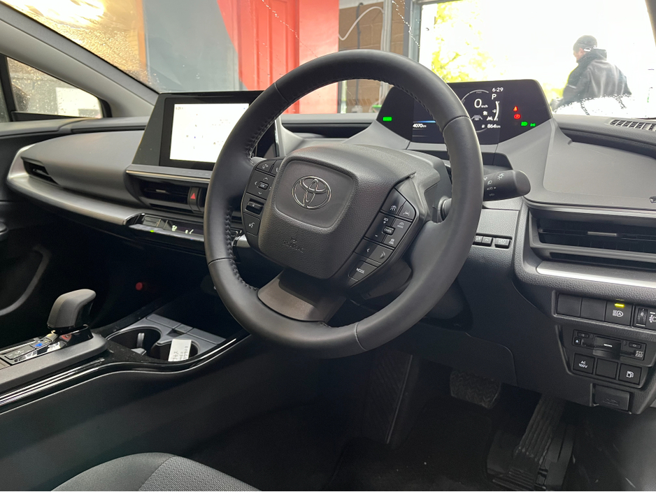 2025 Toyota Prius - image 9