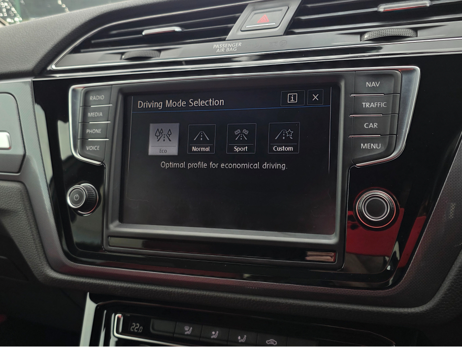 2017 Volkswagen Touran 1.4 R LINE EDITION LEATHER 7 SEATER CARPLAY ANDROID AUTO LARGE TOUCH SCREEN - SPECIALISING IN IMPORTS OF GERMAN AUTOMATIC HI SPEC €19,950