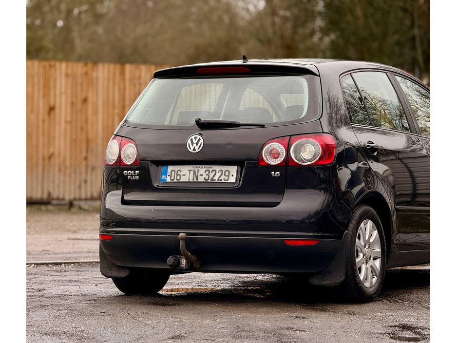 2006 Volkswagen Golf - image 11