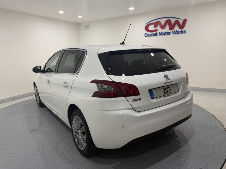 2021 Peugeot 308 - image 5