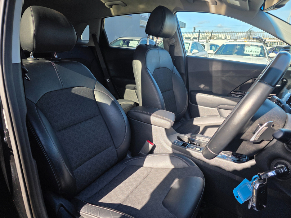 2020 Kia Niro - image 9