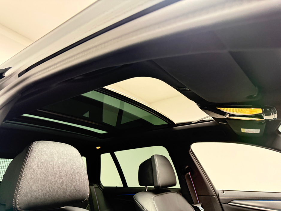 2023 BMW 5 Series - image 12