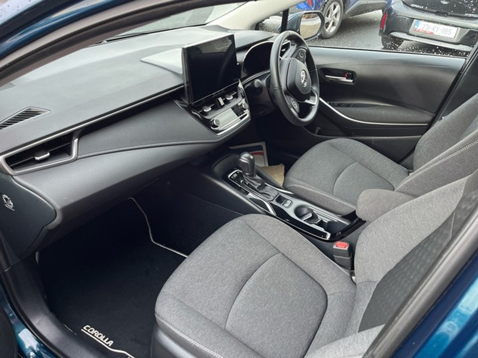 2023 Toyota Corolla - image 6