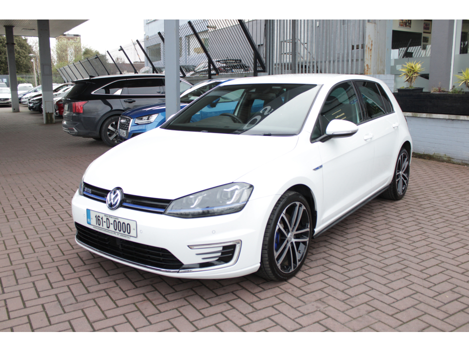 2016 Volkswagen Golf - image 8