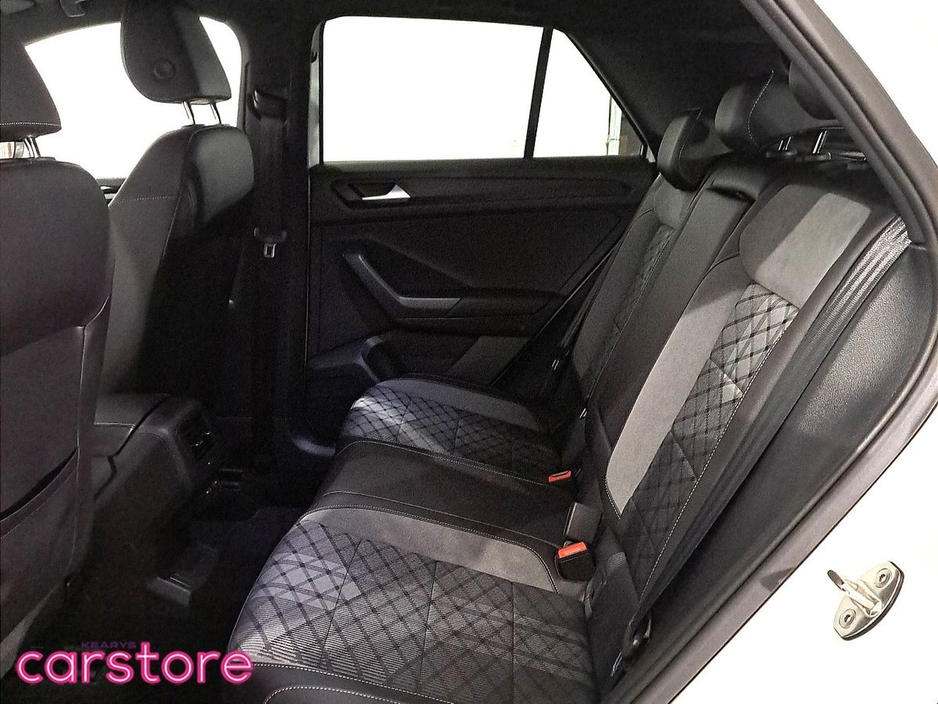 2023 Volkswagen T-Roc - image 10