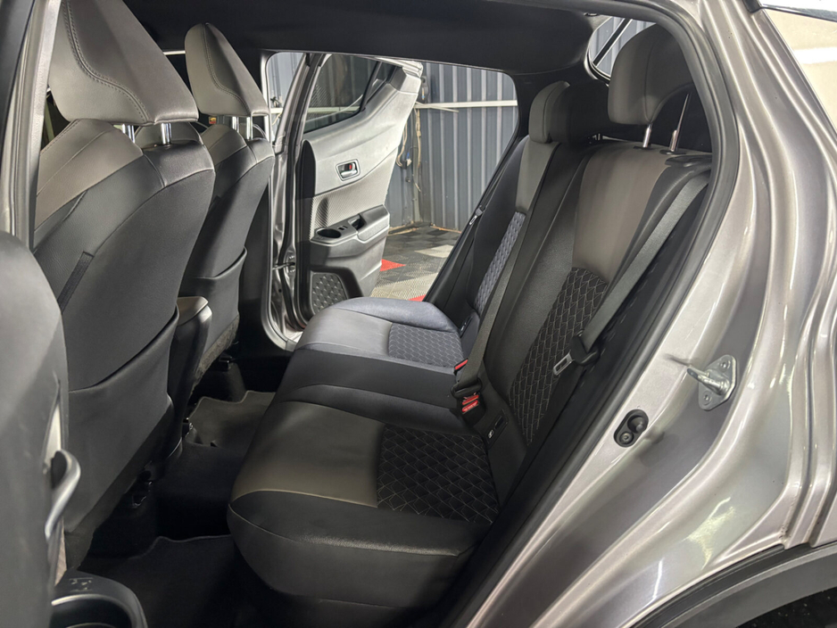 2022 Toyota C-HR - image 15