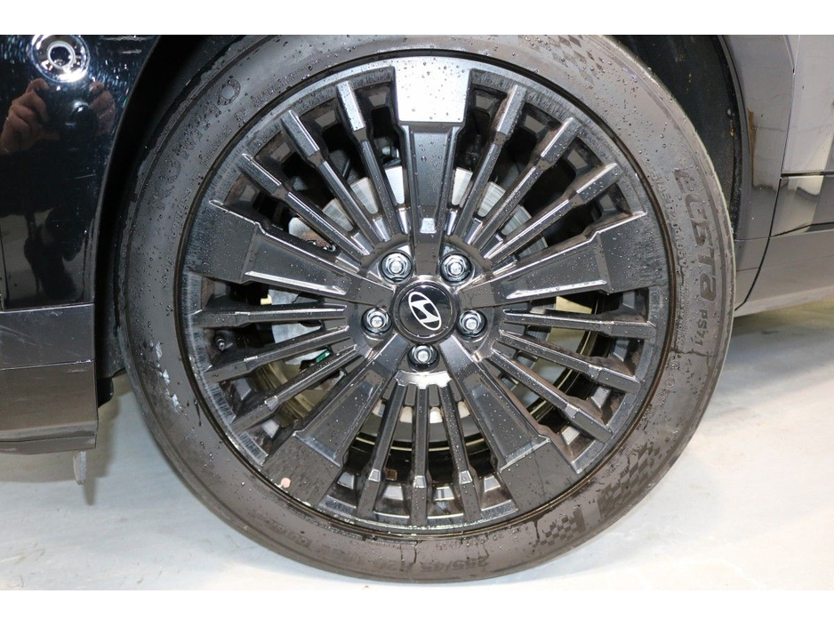 2025 Hyundai Santa Fe - image 3