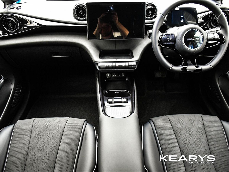 2025 BYD Dolphin - image 10