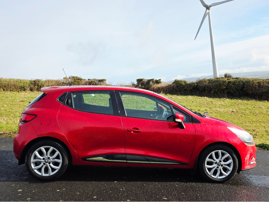 2019 Renault Clio - image 3