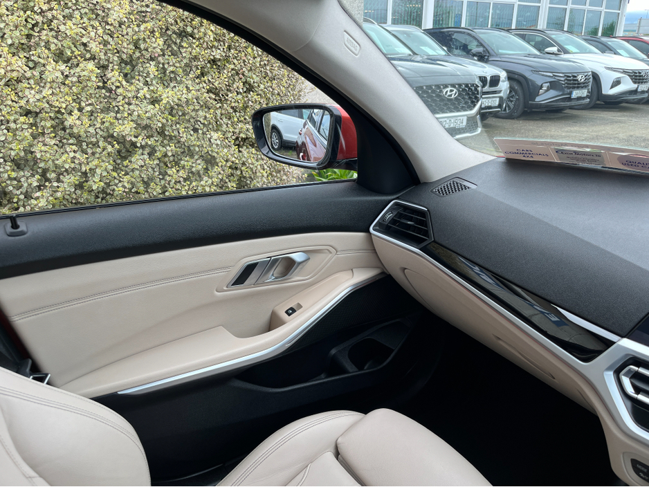 2019 BMW 3 Series - image 15
