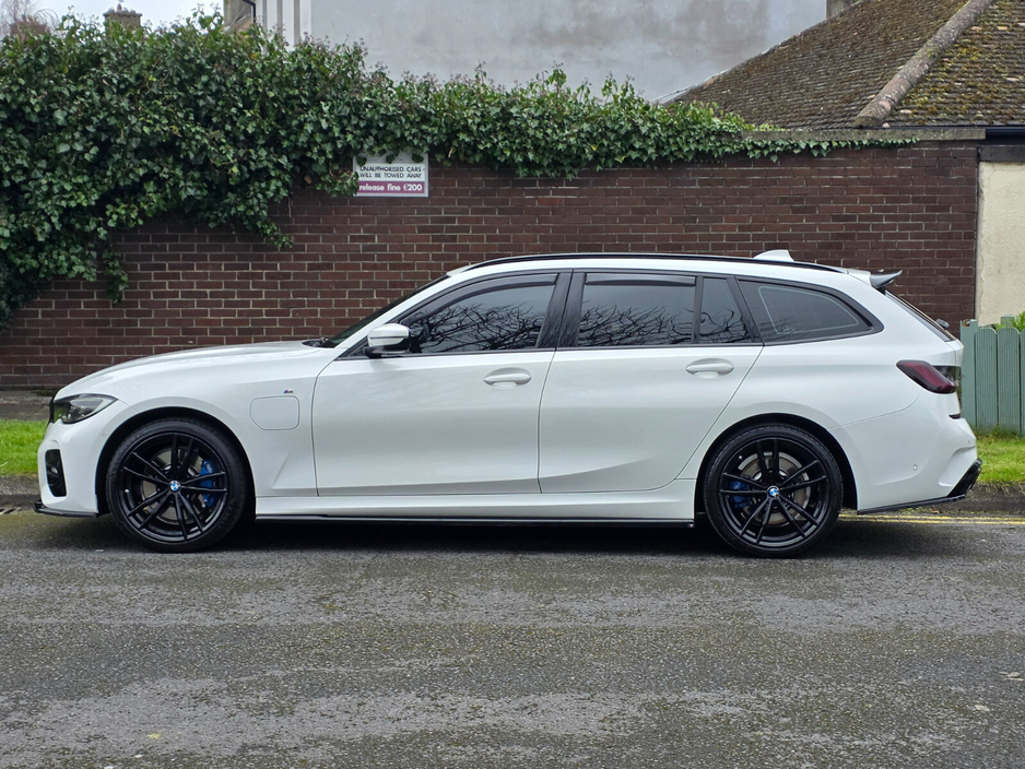 2021 BMW 3 Series - image 11