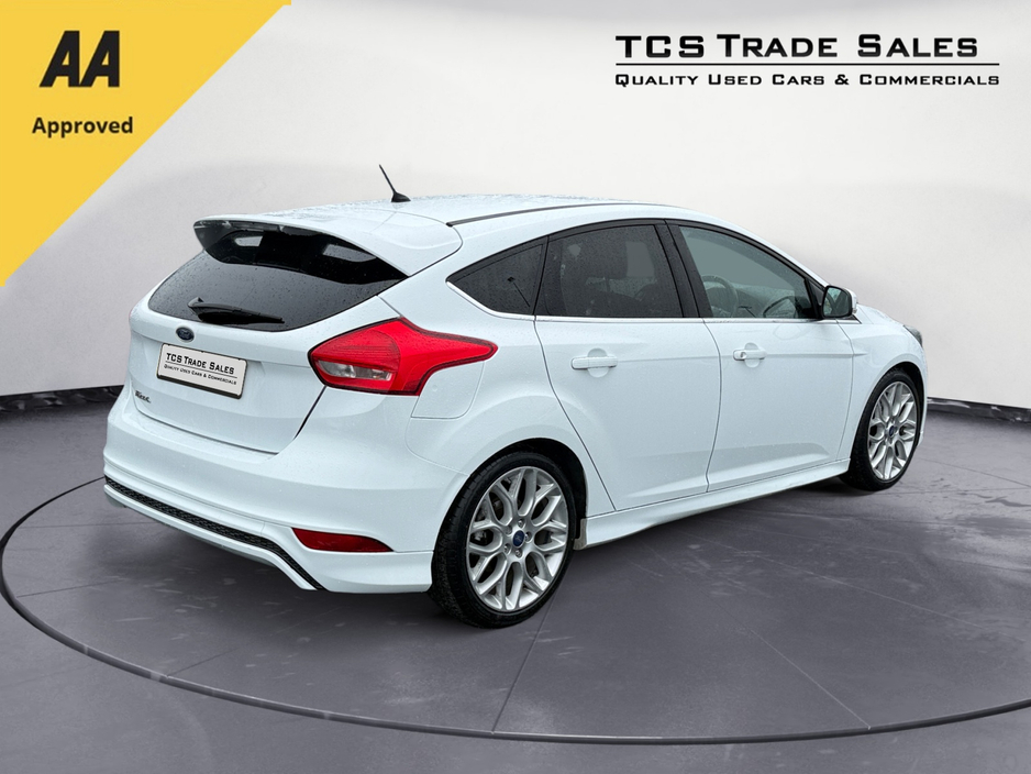 2016 Ford Focus - image 3