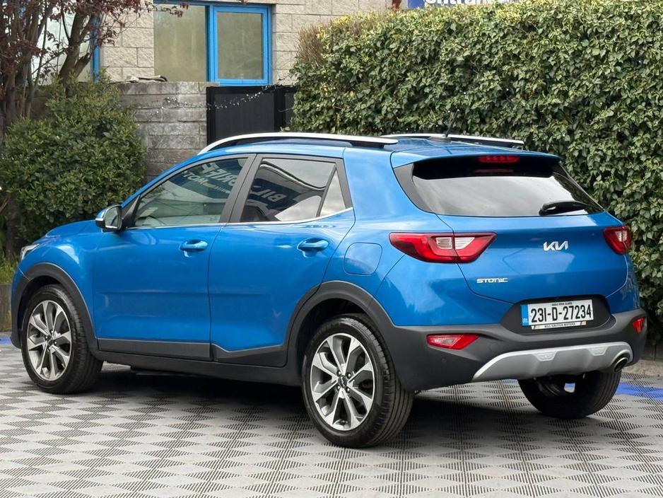 2023 Kia Stonic - image 5