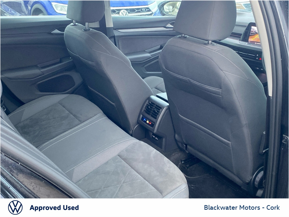 2022 Volkswagen Golf - image 7