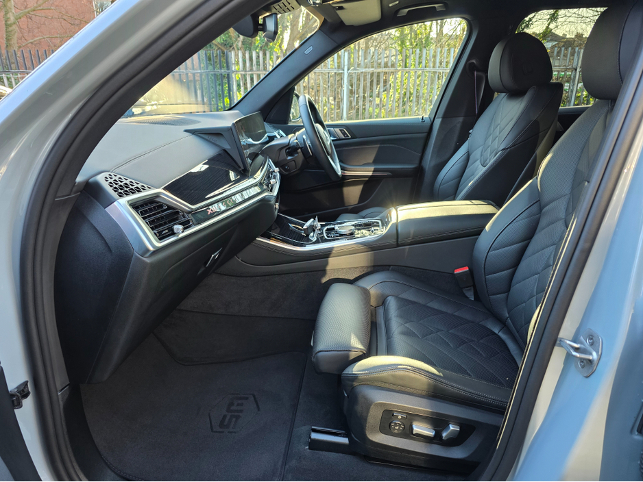 2025 BMW X5 XDRIVE50E M SPORT AUTO. ONLY 5K MILES. FINANCE ARRANGED. SIMI. AA APPROVED. €97,950