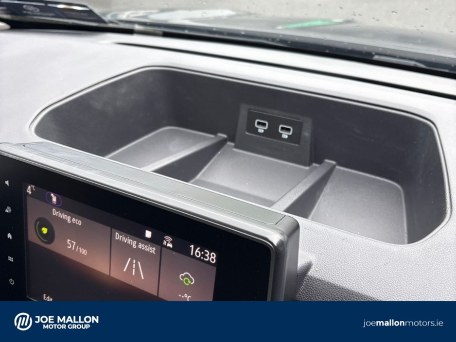 2022 Renault Trafic - image 23