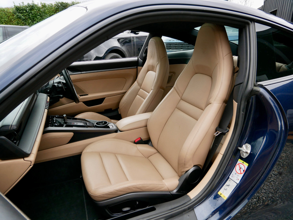 2022 Porsche 911 - image 19